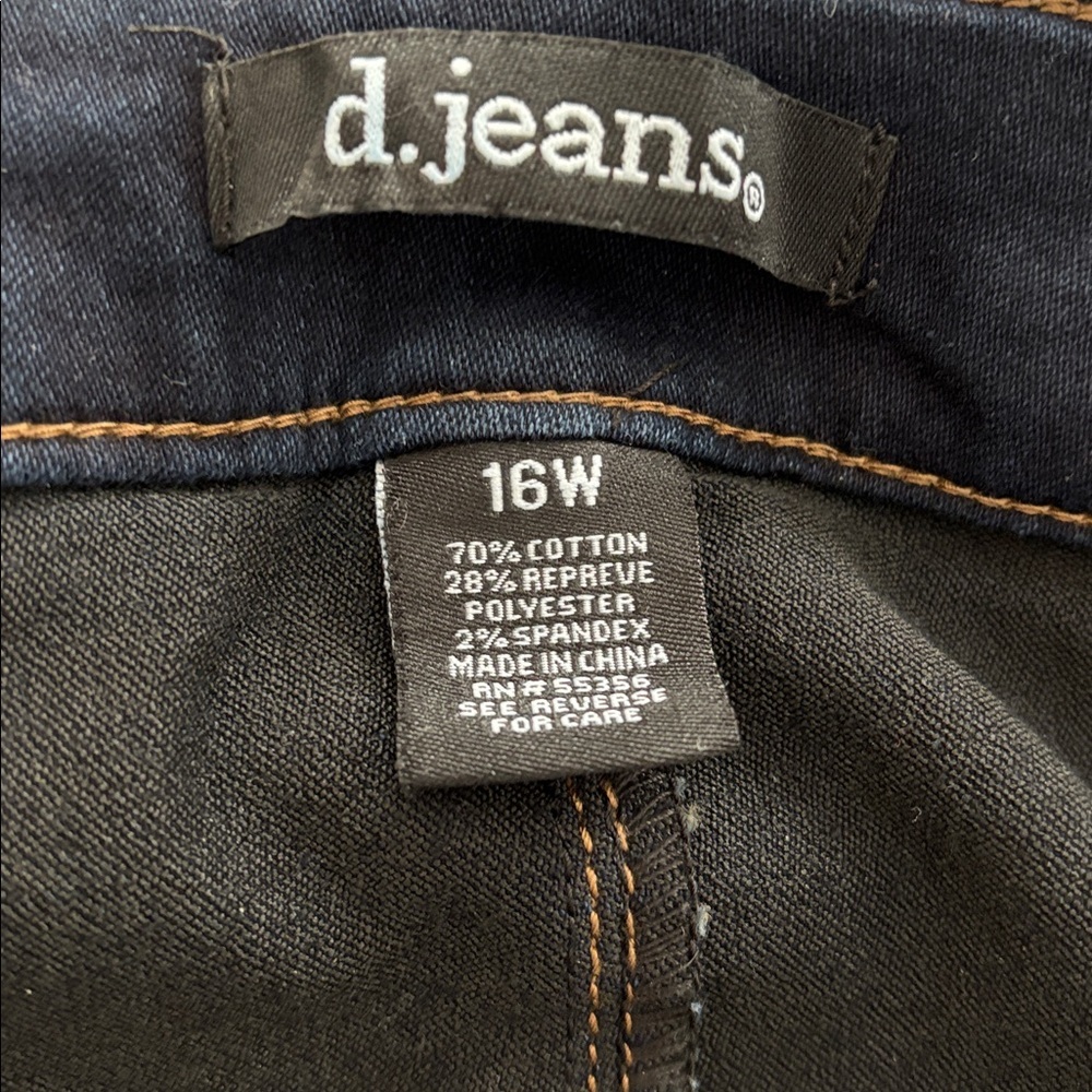 d. jeans Women's Dark Blue Cropped Jeans - Picture 3 of 3